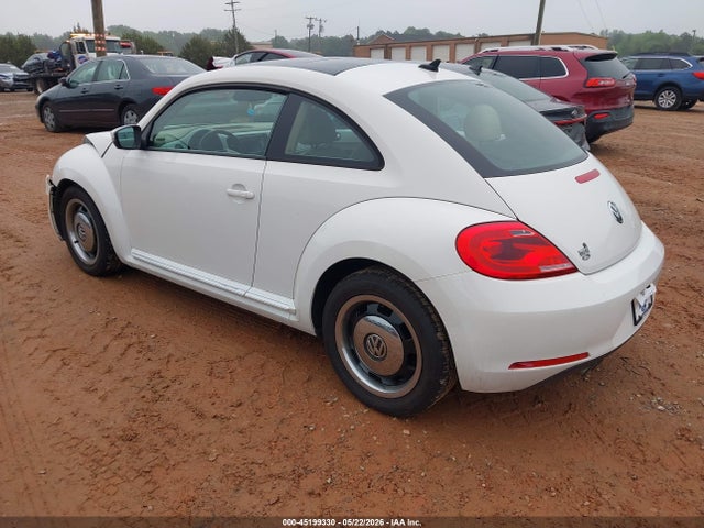 2013 Volkswagen BEETLE 2.5L photo 3