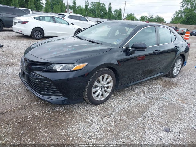 2020 Toyota CAMRY LE — фото 2
