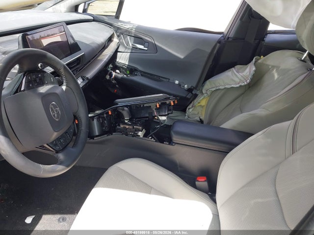 2026 Toyota PRIUS XLE photo 5