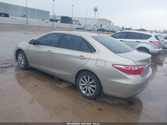 2017 Toyota CAMRY XLE photo 3