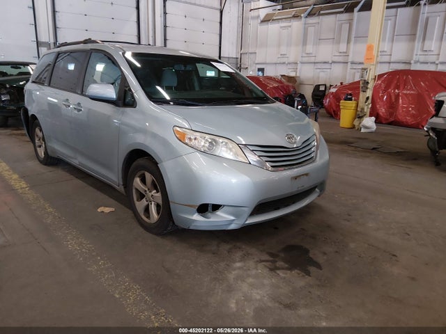 2017 TOYOTA SIENNA LE 8 PASSENGER