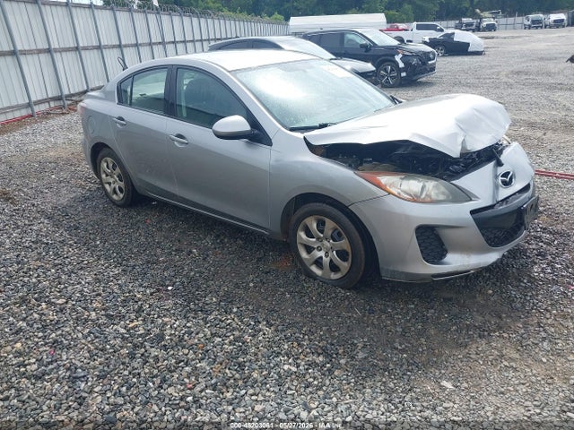 2013 Mazda MAZDA3 I SV photo 1