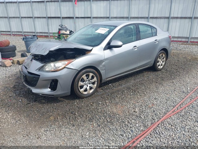 2013 Mazda MAZDA3 I SV photo 2