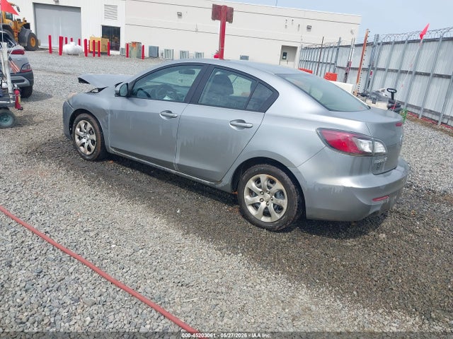 2013 Mazda MAZDA3 I SV photo 3