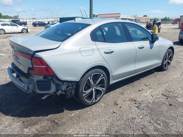 2024 Volvo S60 B5 PLUS DARK THEME — фото 4
