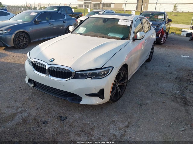 2021 BMW 330I 照片 2