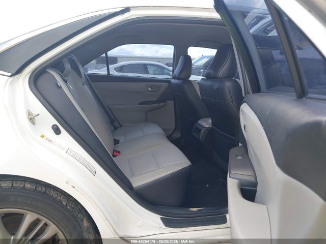 2016 Toyota CAMRY SE photo 8