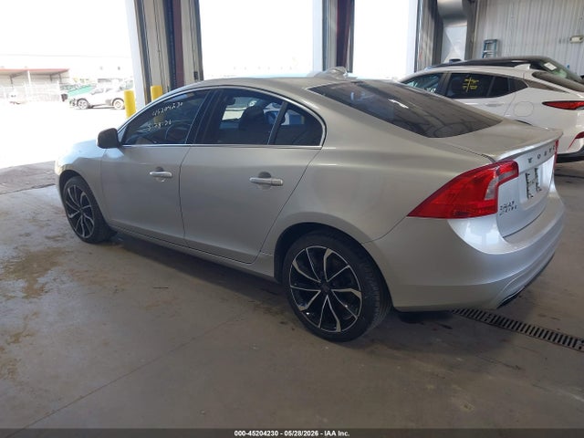 صورة 3 لـ 2015 Volvo S60 T5 PREMIER