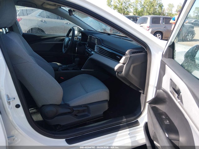 2025 Toyota CAMRY LE photo 5