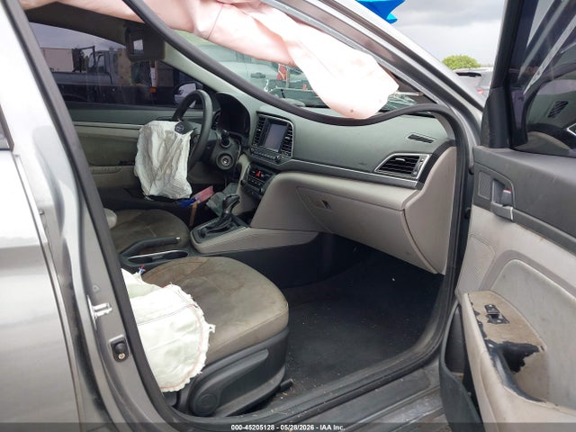 صورة 5 لـ 2017 Hyundai ELANTRA SE