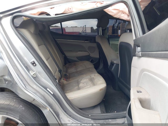صورة 8 لـ 2017 Hyundai ELANTRA SE