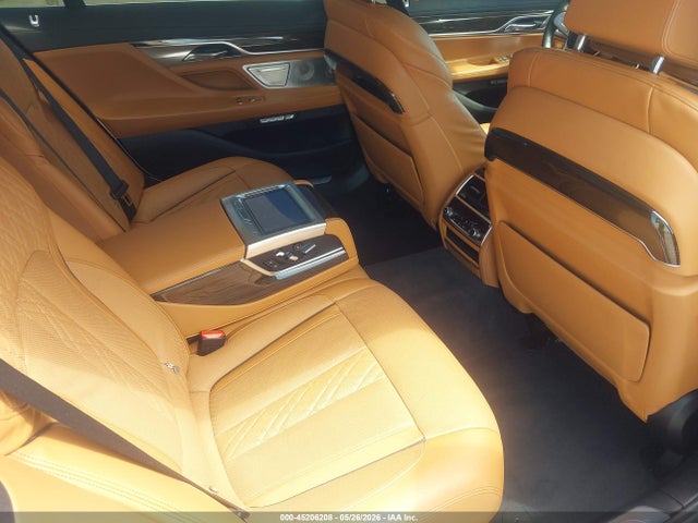 2016 BMW 750I XDRIVE — фото 8