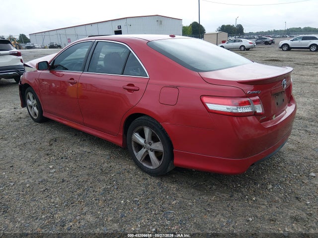 2011 Toyota CAMRY SE photo 3
