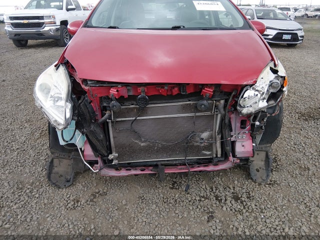 صورة 6 لـ 2014 Toyota PRIUS TWO