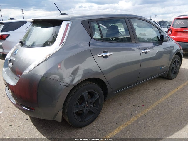 2016 Nissan LEAF S — фото 4