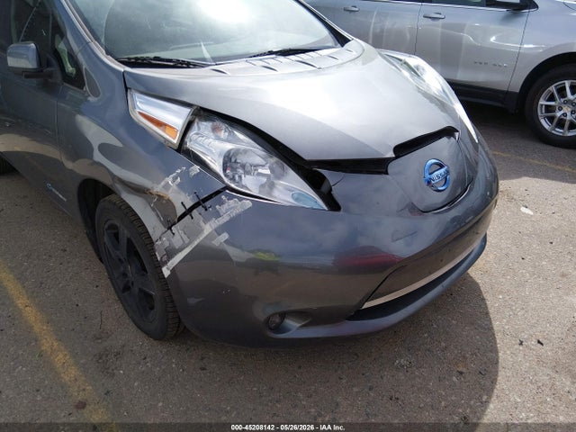 2016 Nissan LEAF S — фото 6
