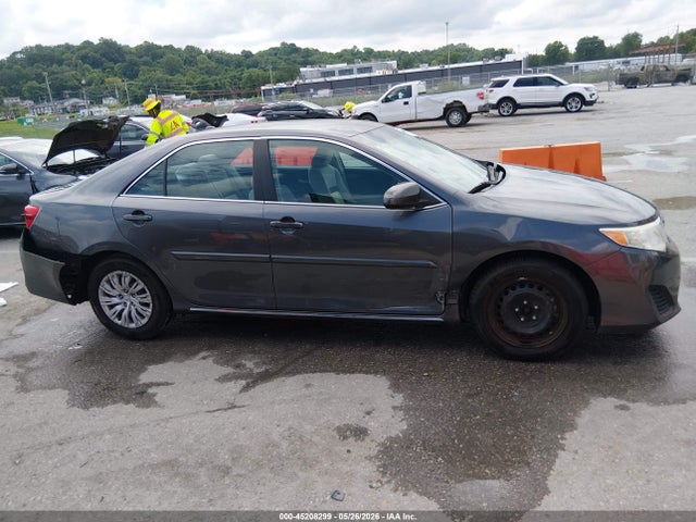 صورة مصغرة 13 لـ 2014 Toyota CAMRY LE