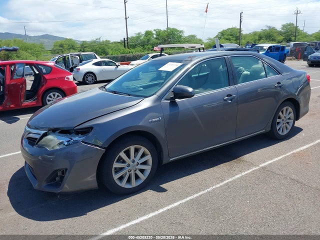 2013 Toyota CAMRY HYBRID XLE photo 2