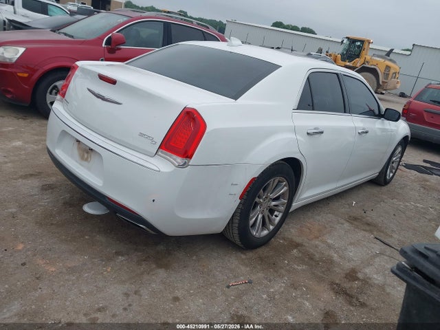 2015 Chrysler 300C — фото 4