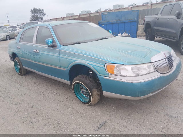 2002 LINCOLN TOWN CAR SIGNATURE