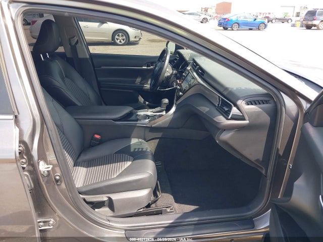 2020 Toyota CAMRY SE photo 5