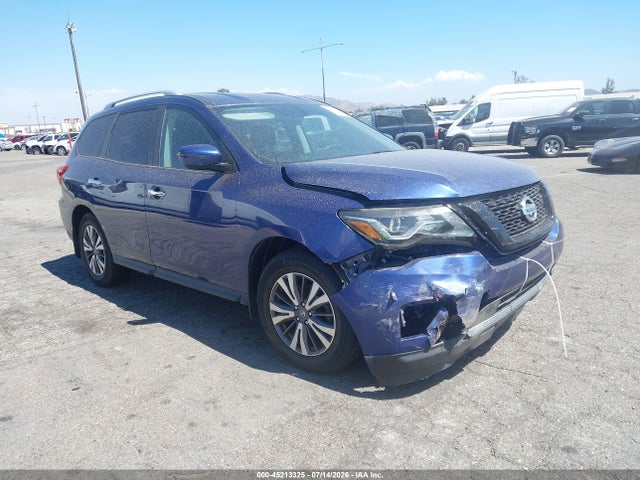 2017 NISSAN PATHFINDE SV