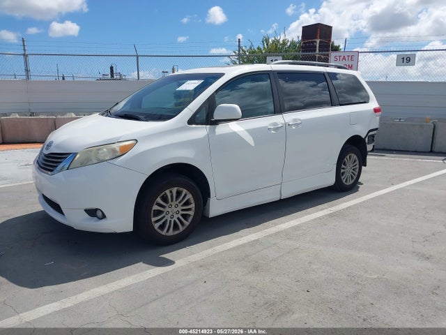 صورة 2 لـ 2011 Toyota SIENNA