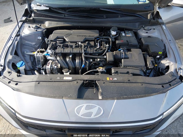 صورة 10 لـ 2025 Hyundai ELANTRA SE