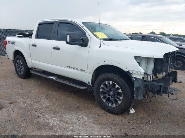 2018 Nissan TITAN PRO-4X photo 1