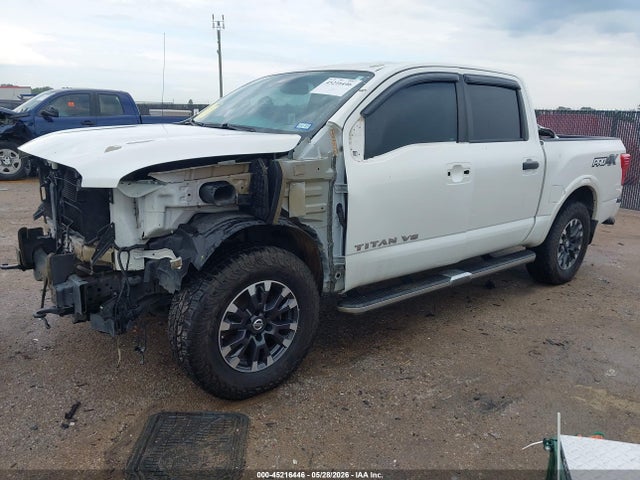 2018 Nissan TITAN PRO-4X photo 2