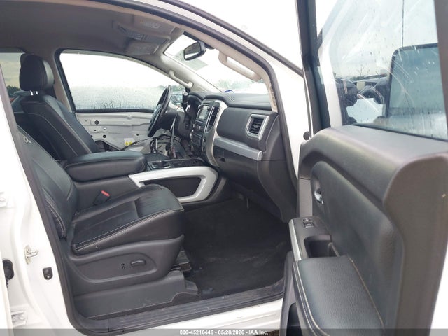 2018 Nissan TITAN PRO-4X photo 5