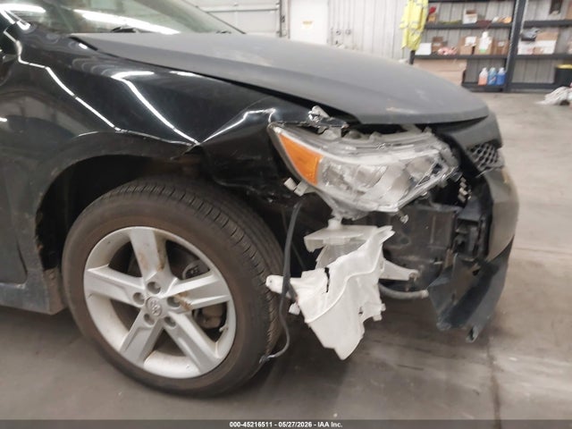 2014 Toyota CAMRY SE photo 6