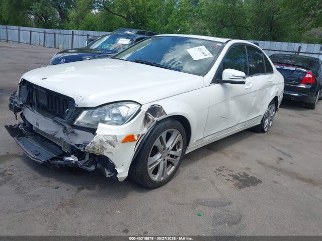 صورة 2 لـ 2013 Mercedes-BENZ C 300 LUXURY 4MATIC