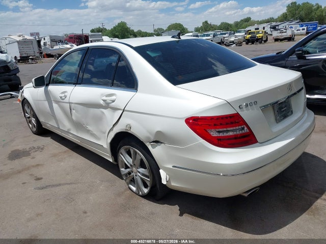 صورة 3 لـ 2013 Mercedes-BENZ C 300 LUXURY 4MATIC