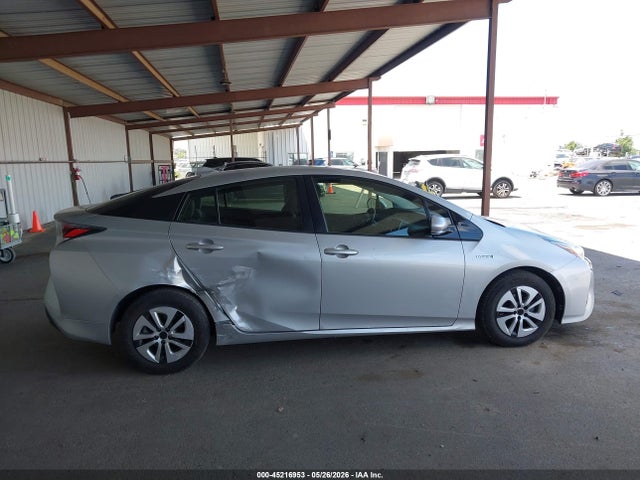 صورة 6 لـ 2016 Toyota PRIUS THREE