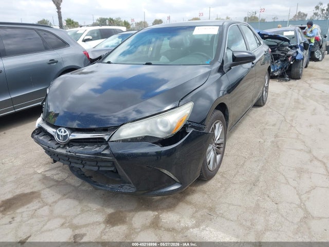 2016 Toyota CAMRY SE photo 2