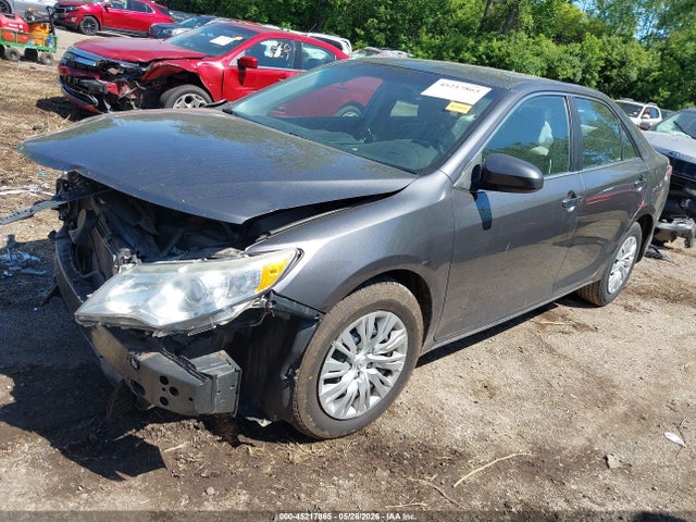 2014 Toyota CAMRY LE thumbnail 2