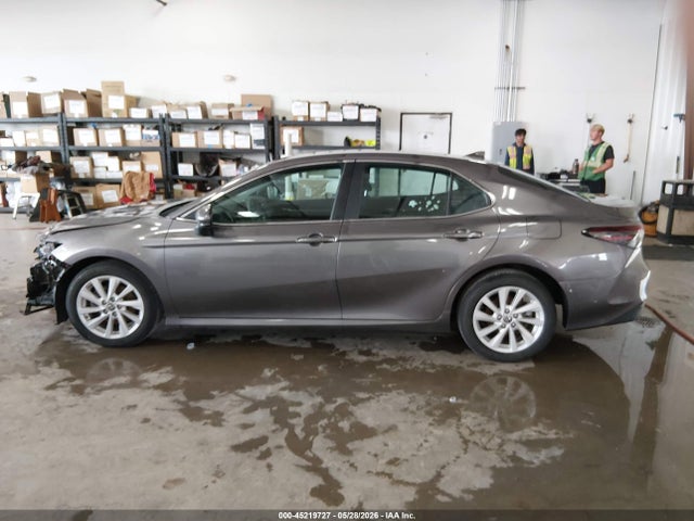 صورة مصغرة 15 لـ 2021 Toyota CAMRY LE