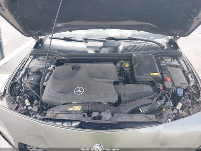 صورة 10 لـ 2014 Mercedes-BENZ CLA