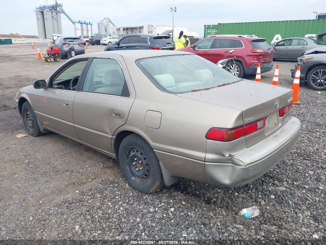 1999 Toyota CAMRY LE photo 3