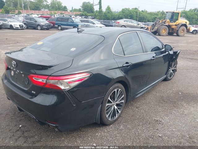 2019 Toyota CAMRY SE photo 4