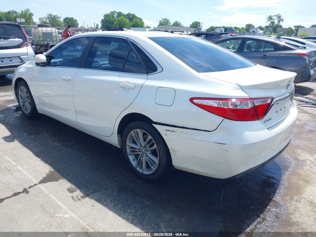 2017 Toyota CAMRY SE photo 3