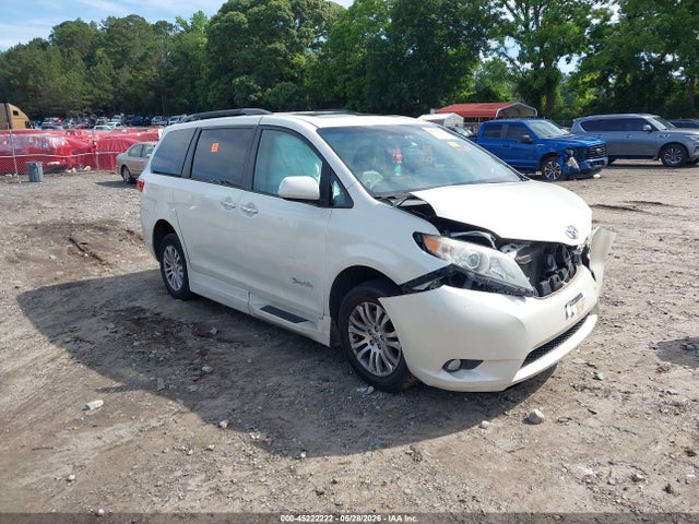 2016 TOYOTA SIENNA XLE 8 PASSENGER