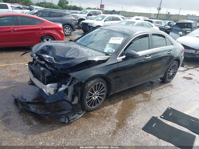 2020 Mercedes-BENZ A 220 photo 2