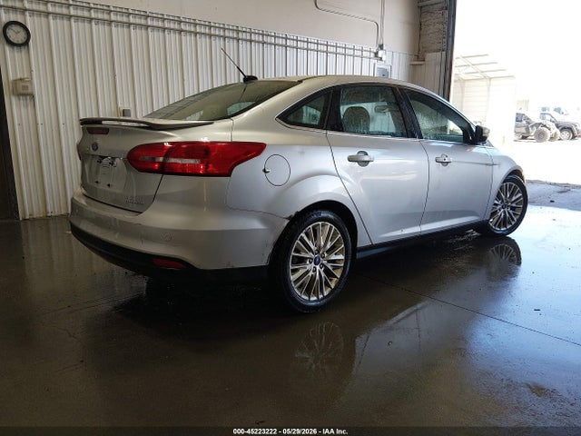 FORD FOCUS TITANIUM - 4