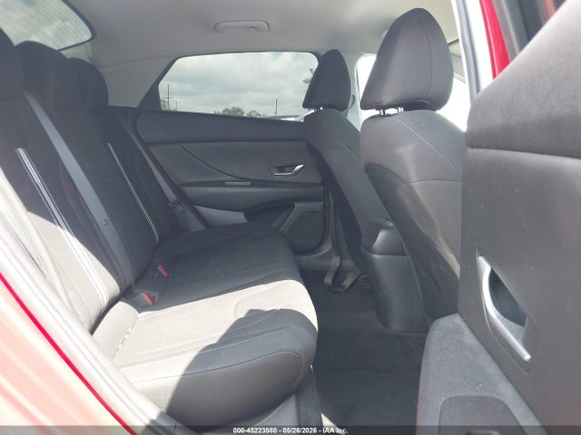 صورة 8 لـ 2021 Hyundai ELANTRA SEL