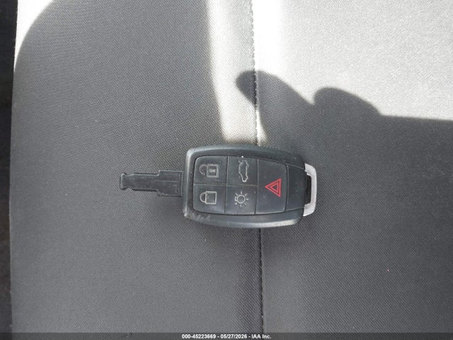 2010 Volvo S40 2.4I thumbnail 11