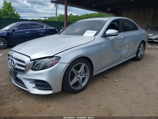 2017 Mercedes-BENZ E 300 4MATIC — фото 2