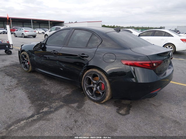 2019 ALFA Romeo GIULIA TI RWD — фото 3