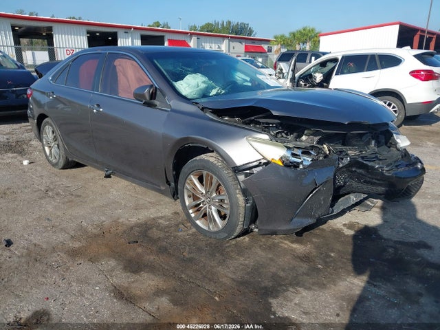 2015 TOYOTA CAMRY SE
